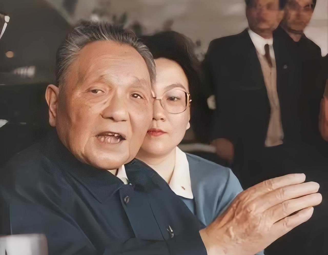 淮海战役到底是谁指挥的？邓小平晚年和第二野战军的将士们谈话时说，淮海战役是二野、