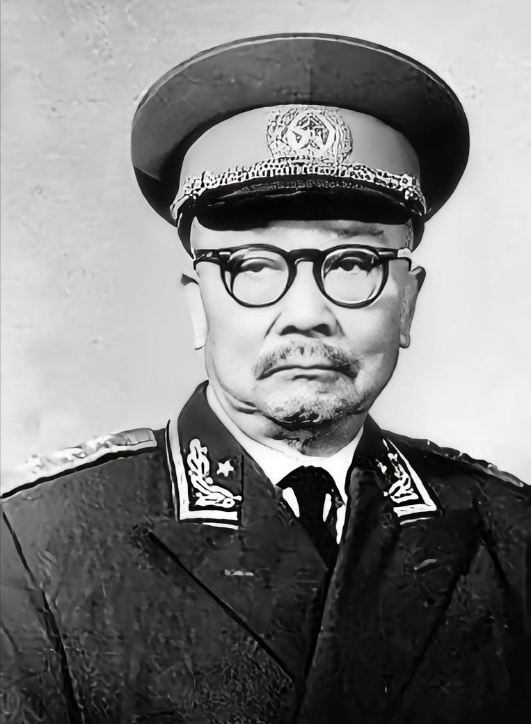 🌞1955年,解放军授衔仪式前夕,一份厚厚的上将名单被摆到毛泽东案头。毛主