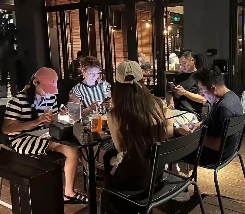 汪小菲心可真大，麻六记酸辣粉被下架他还带着老婆孩子到处玩耍……这一次，他们来到
