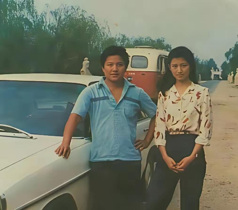 83年台湾飞行员黄植诚驾机起义，到中国后受一到热烈欢迎，还与美女空姐马红结婚，9