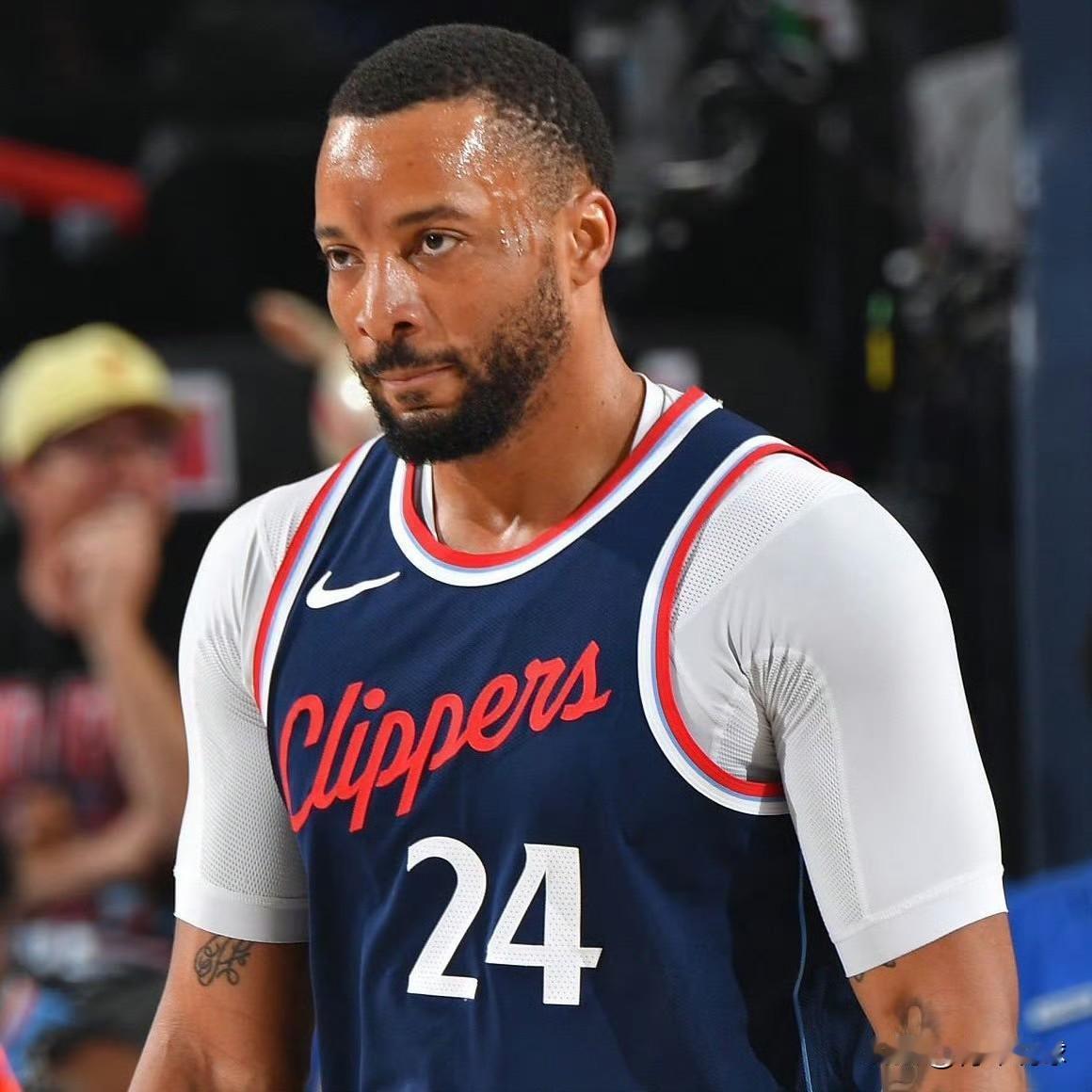 误会快船队了！据权威记者JakeFischer透露：在被快船队交易之前，鲍