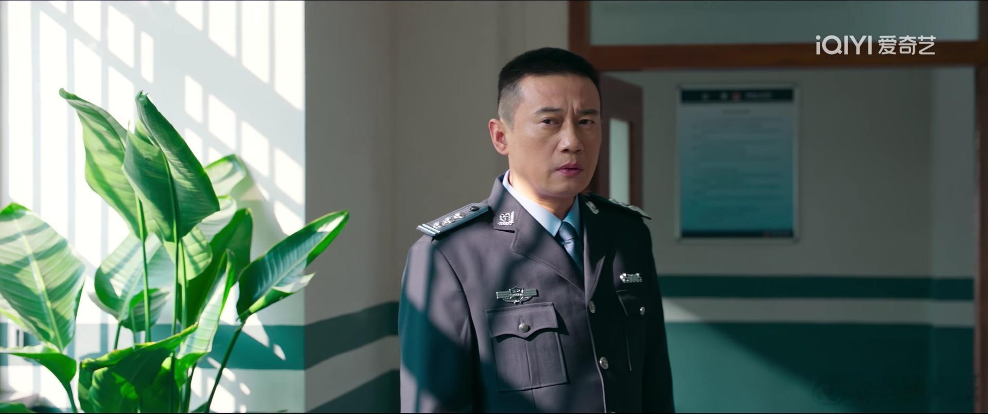 黄景瑜秦枫罚罪2黄景瑜罚罪22刷，第3集，开头彭局给谁发消息呢。我反正怀疑他。