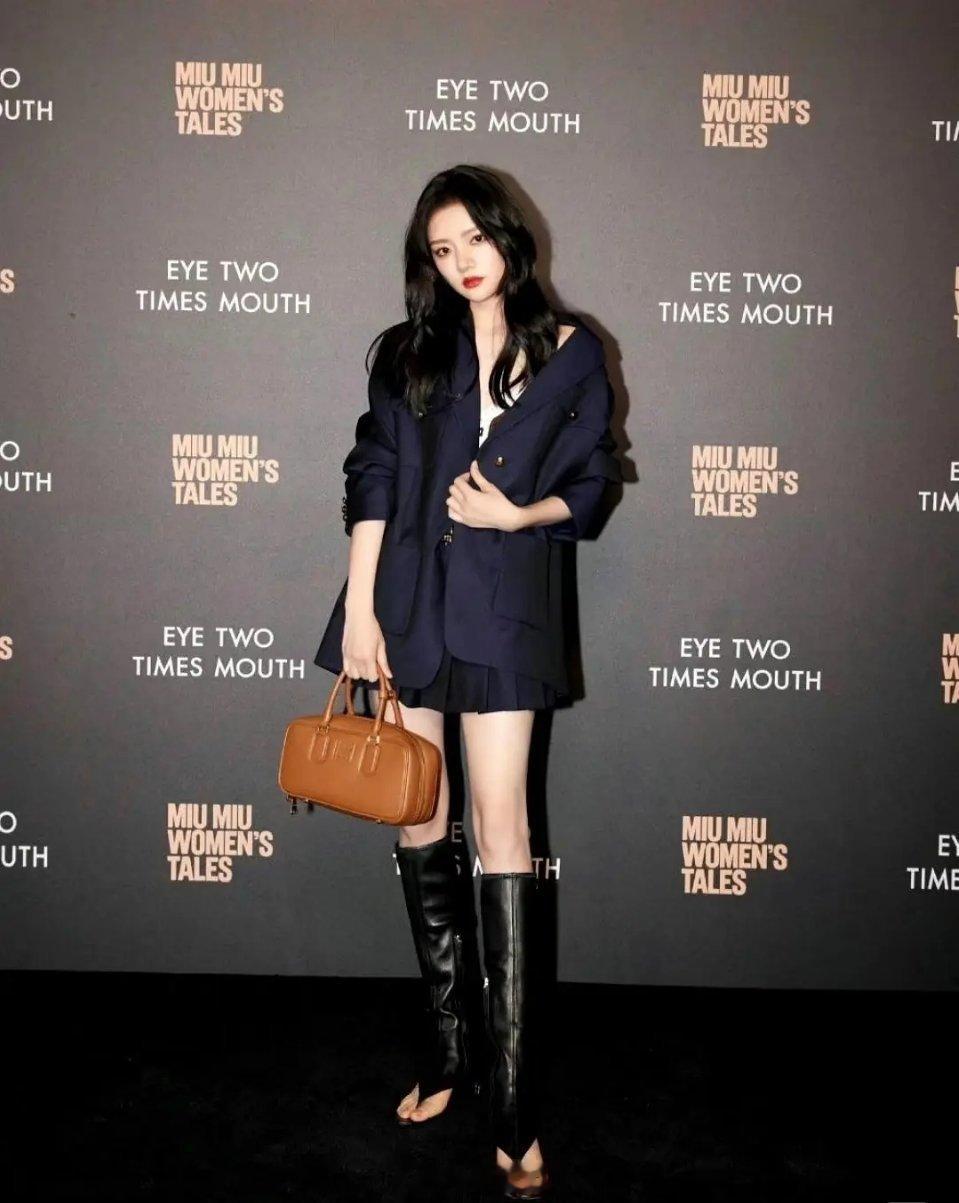其实任敏穿miumiu很好看，同一套衣服甚至比张元英演绎的要好