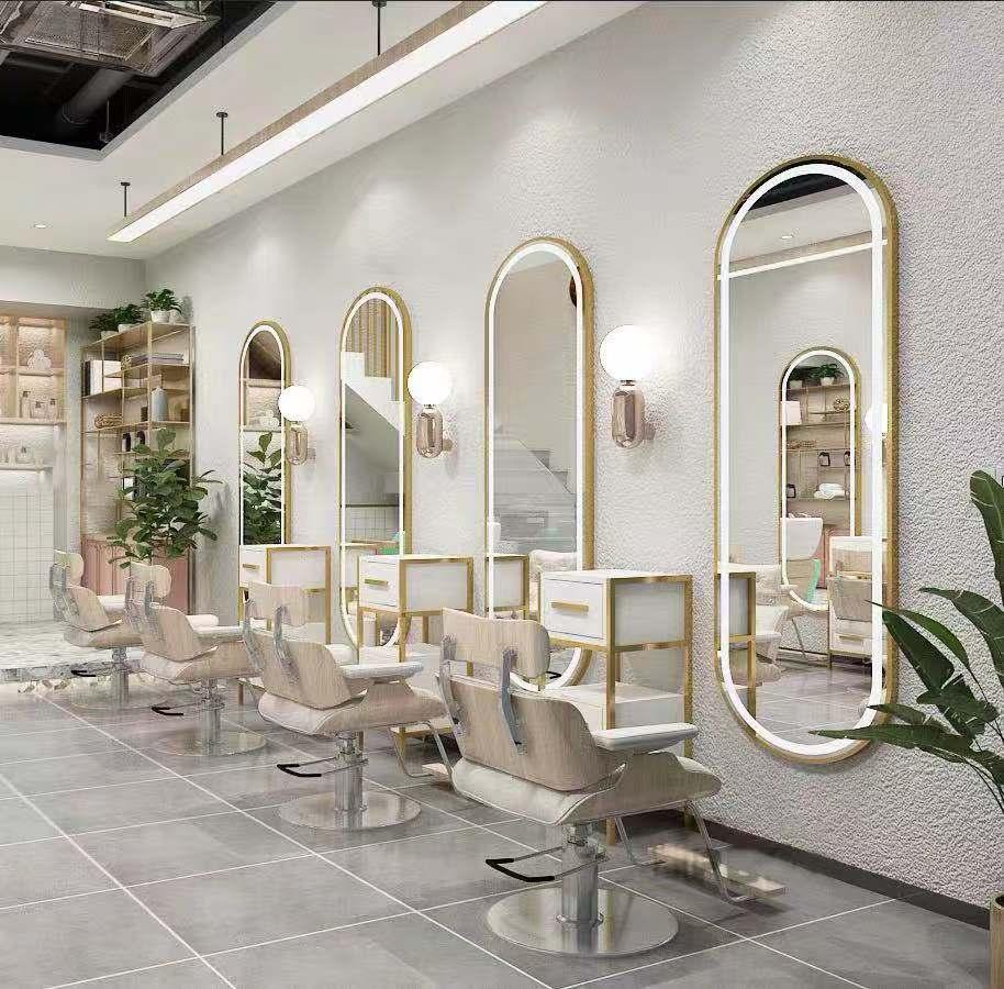 难怪现在很多人不爱去理发店了，我跟楼下认识十几年的老李聊天，他一句话让我顿悟了：