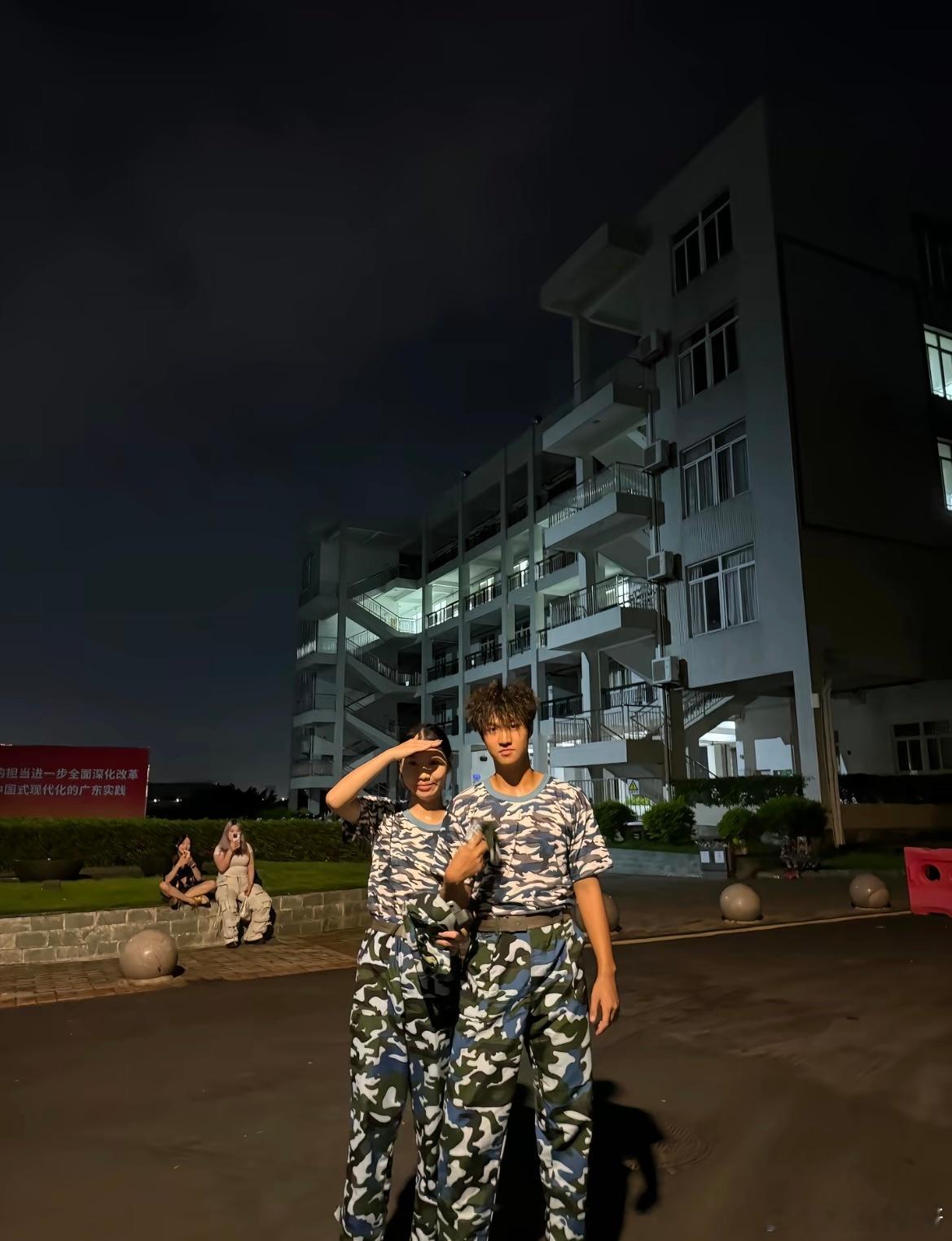 和女朋友上同一所等下就会得到这些照片