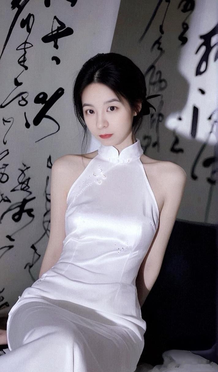 女领导对我不理不睬已经三天了。三天前她问我，在她之前我谈过几个女朋友。我说：