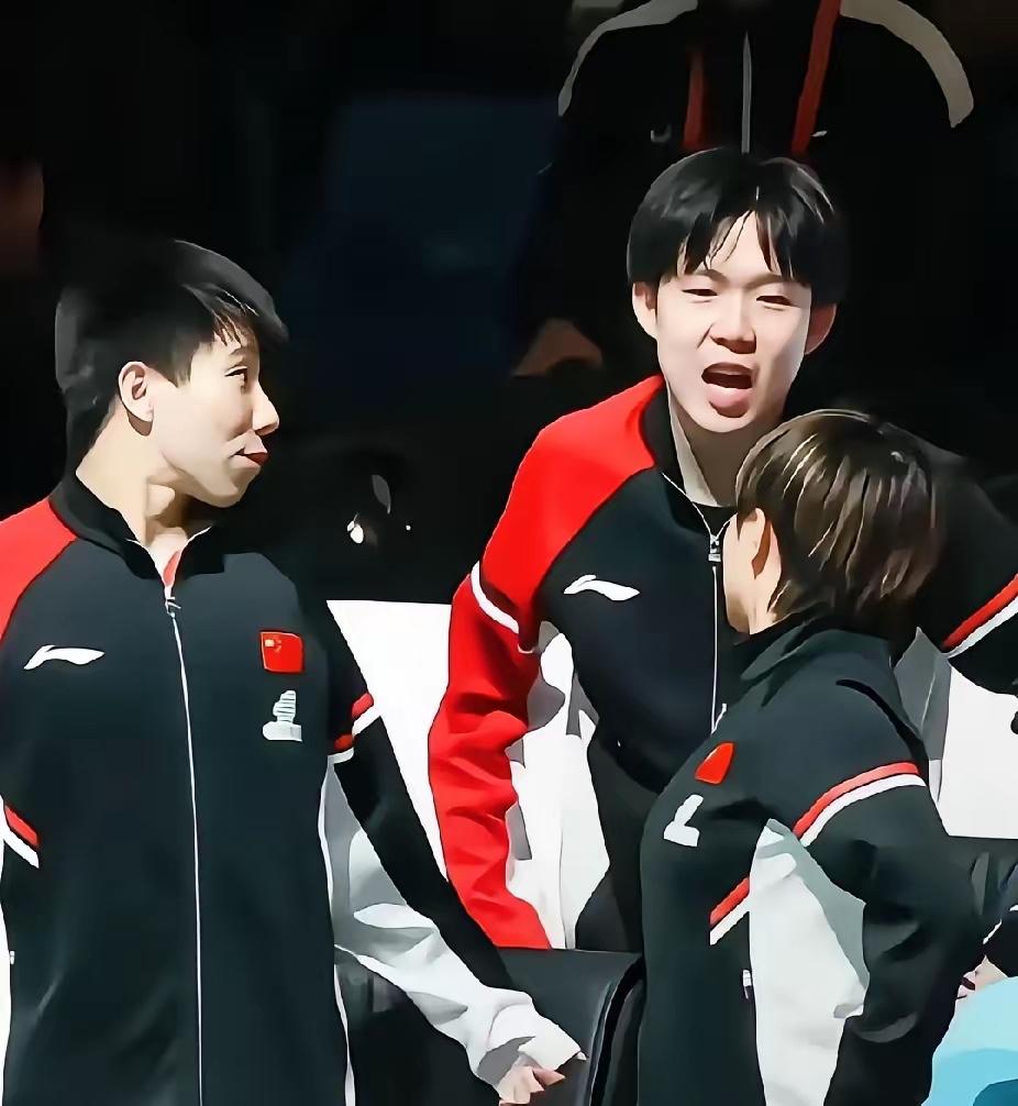 这下全国人民都知道了！王楚钦根本不是“高冷战神”，是藏不住的赛场话痨本痨啊！