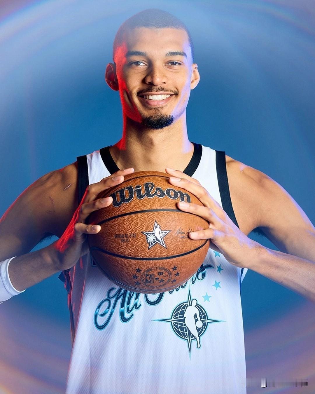 好家伙！文班亚马又开挂！24分11板3盖帽直接打懵对手，NBA官方都忍不住发推喊