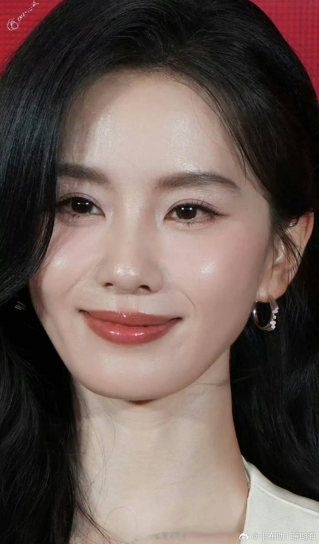 刘诗诗今日活动怼脸生图↓一姐是偷吃了太上老君的不老丹吗？