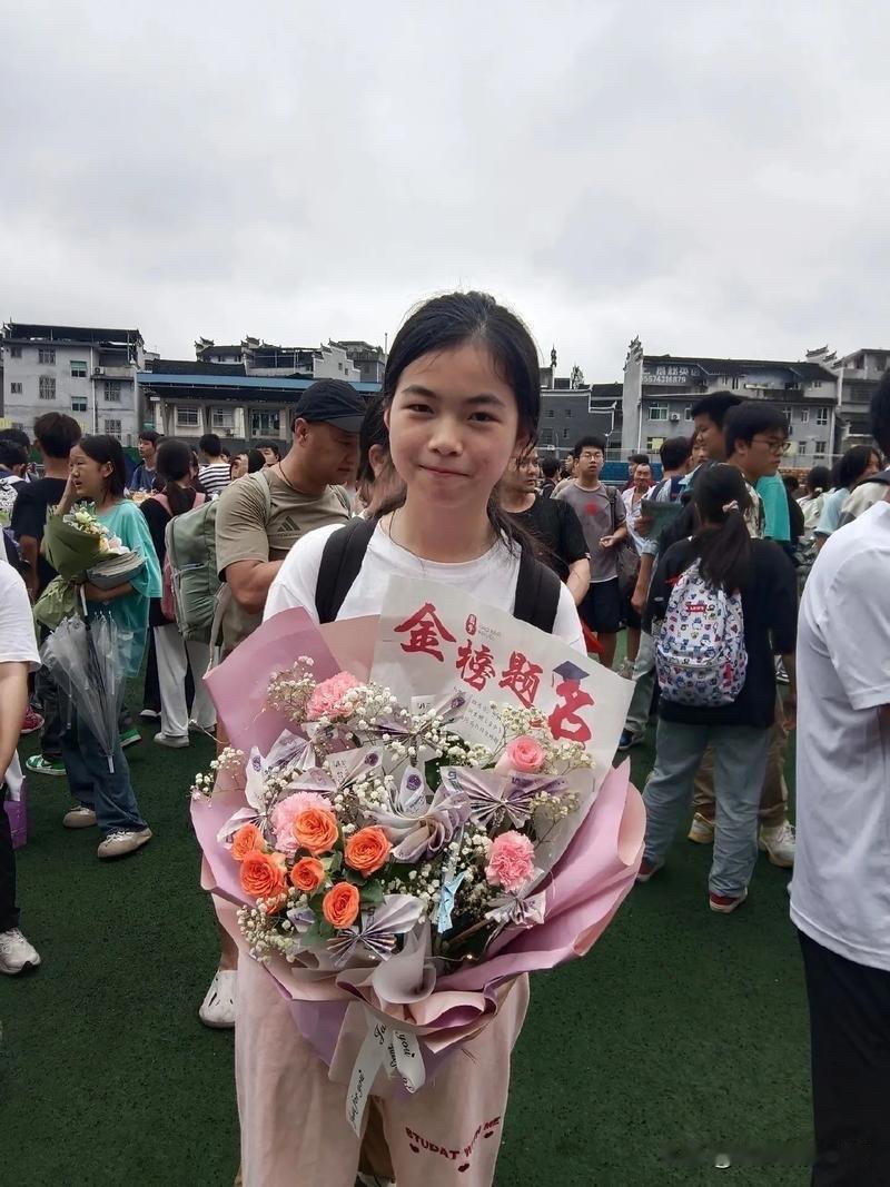 初中毕业就意味着从此以后义务教育就不能再保护你了，跟公平也就说再见了，以后你身边