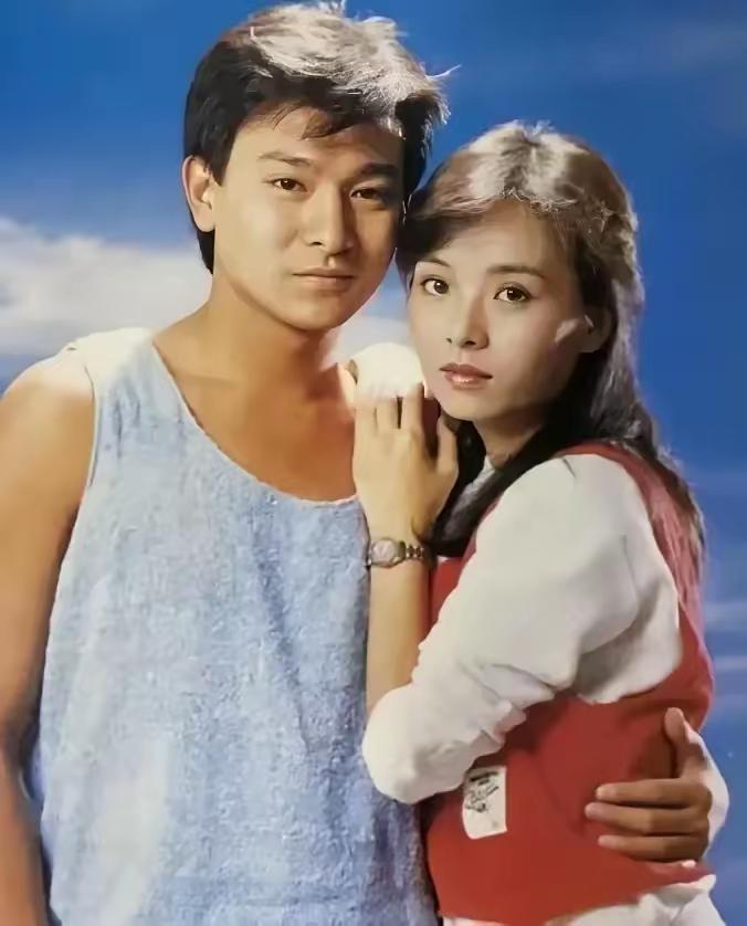 看到1984年初入影坛的刘德华与陈玉莲的珍贵合影，瞬间被拉回华语影坛的黄金时代。