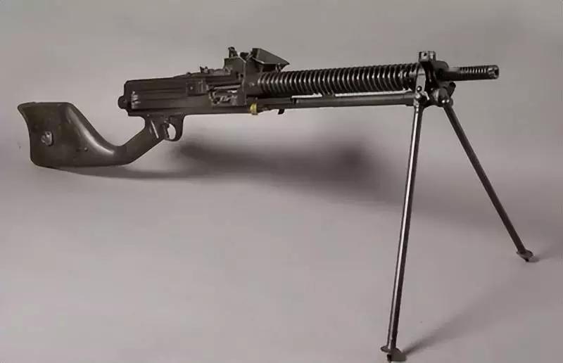 轻机枪能连续射击多长时间?轻机枪能连续射击的时间可不好一概而论。像常见的56式