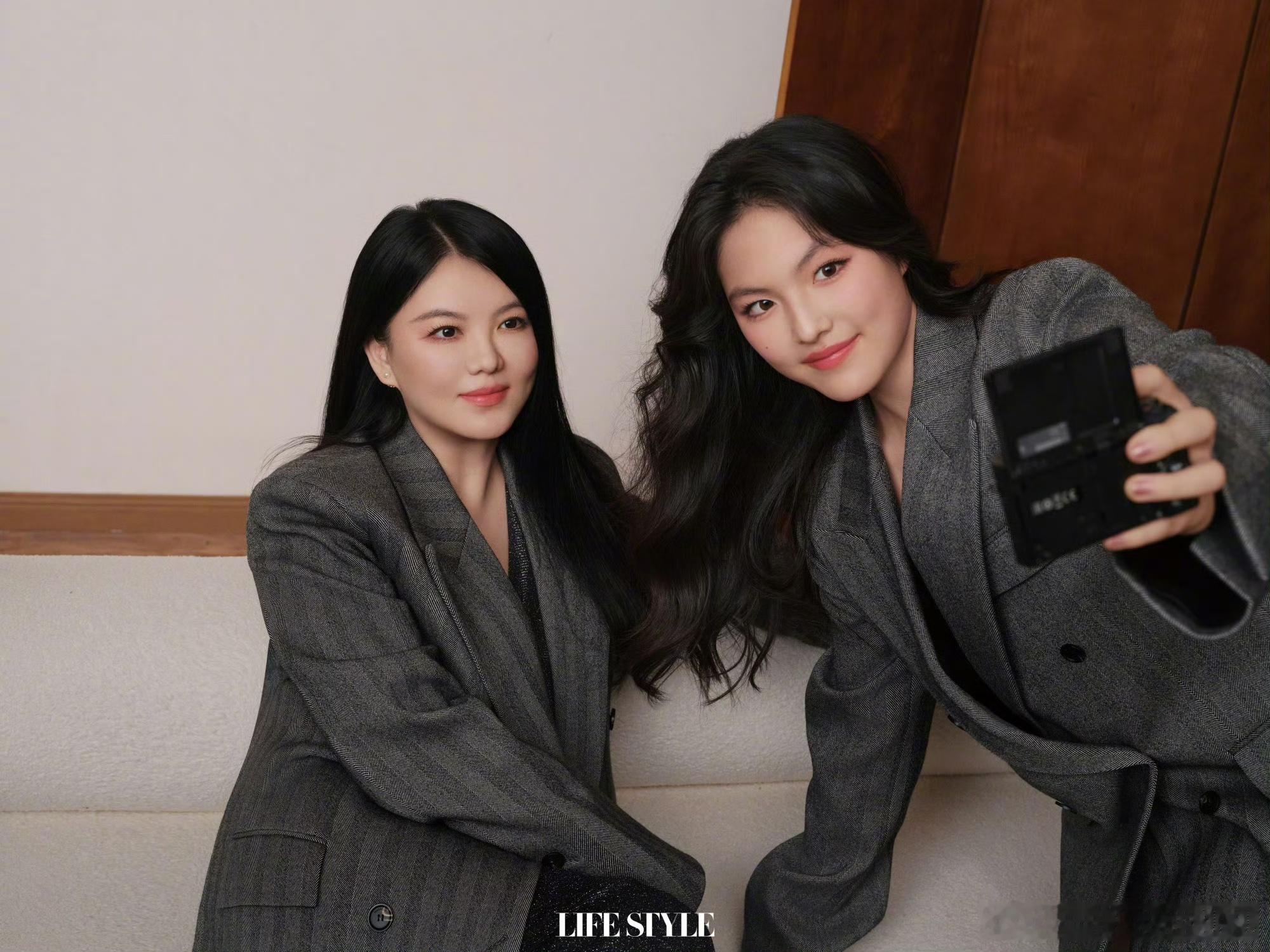 李湘和王诗龄合体上杂志了李湘王诗龄精品购物指南封面李湘王诗龄时光留影合体大片