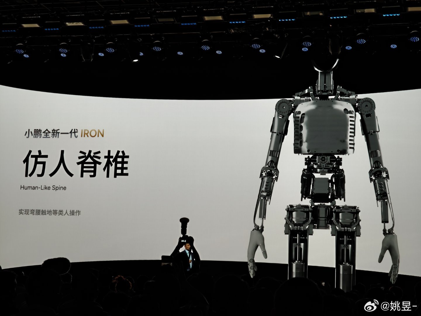 接上条，这真是机器人吗？🤖有骨骼，有肌肉，有皮肤，还能穿着不同款式衣服可以调整