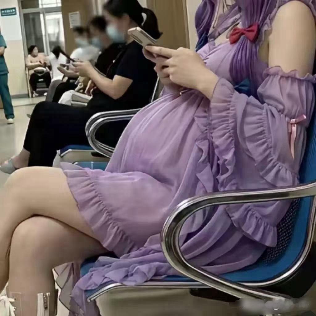 现在的孕妇都这么时髦的吗？我表示欣赏不来
