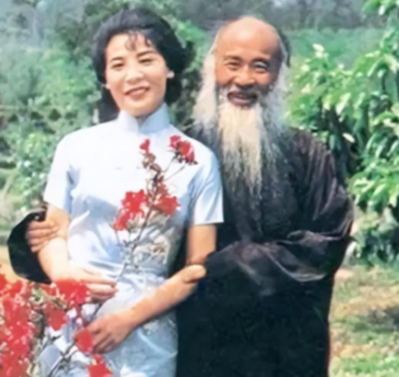 1943年，44岁张大千，看上女儿14岁的闺蜜徐雯波，徐雯波想拜张大千为师，怎料