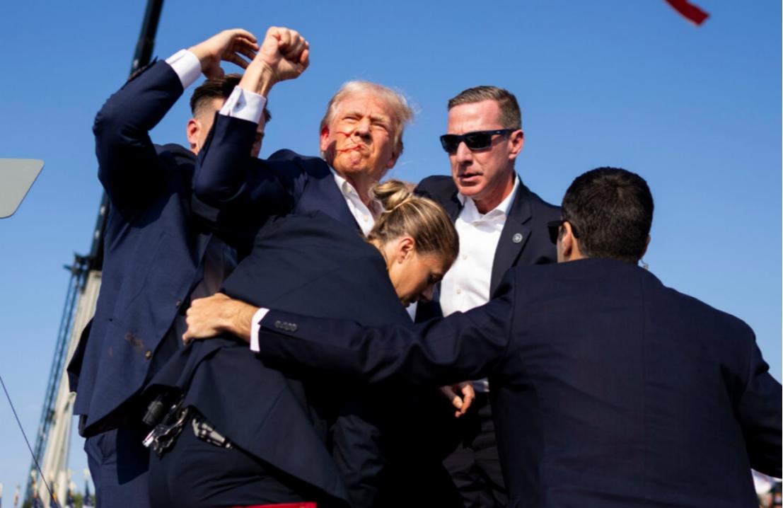 白宫枪击事件，3大疑点很明显！特朗普淡定地就像是在演戏！当时事件发生时，正