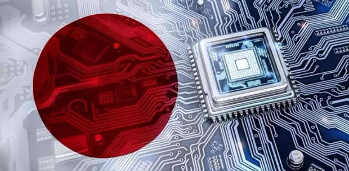 日本这回真是搬石头砸自己脚了。当初美国一搞芯片制裁，日本屁颠屁颠就跟上，二话