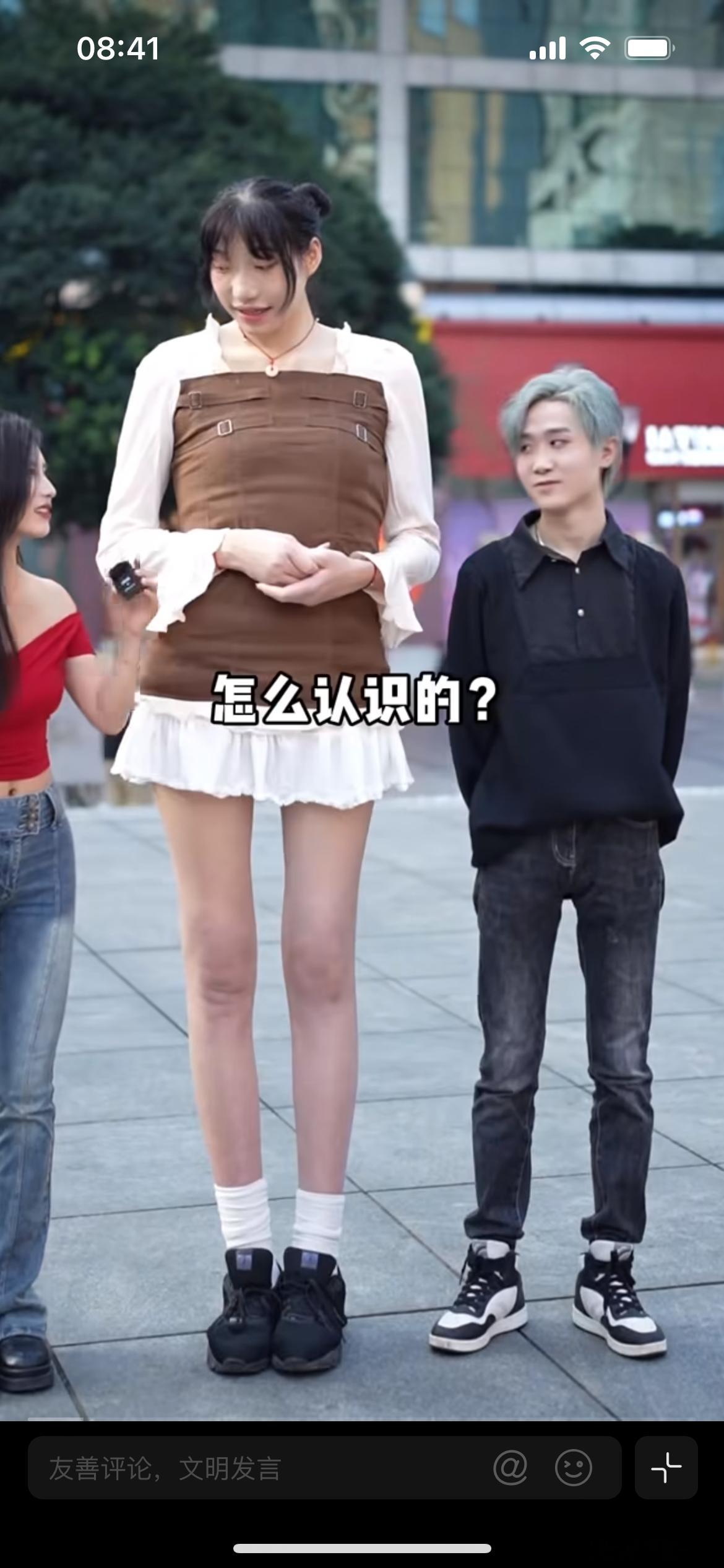 网红小玥去世男友发讣告，身高2.2米巨人网红小玥去世，10月11日，网红小玥的男友梓浩，发布讣告，2