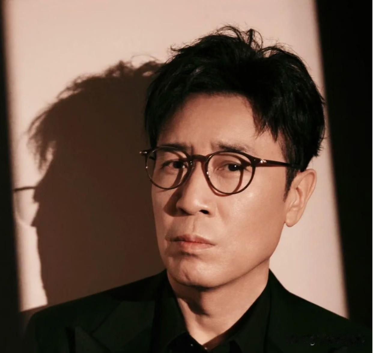 有件事情。我实在想不明白。昨晚的央视中秋晚会我从头看到尾，歌曲听了一整晚，于