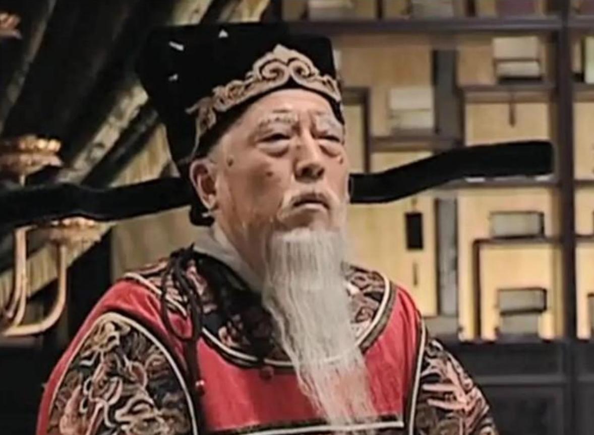 1565年，85岁的严嵩被抄家，儿子严世蕃被处决。严嵩的陨落始于1565