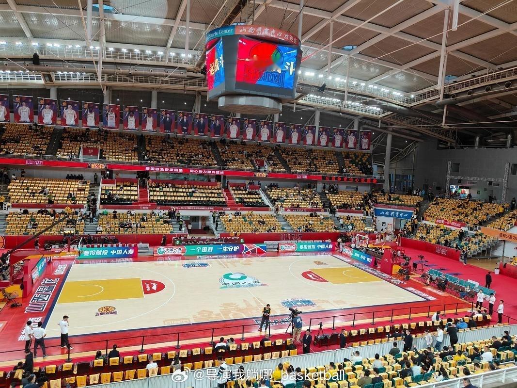 CBA公司开出罚单：山西男篮主场观众在对阵深圳的比赛中喊“⿊哨”和谩骂裁判，