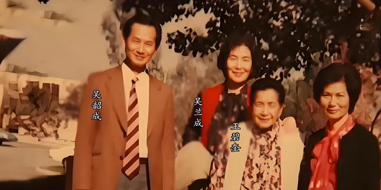 1949年冬天，父亲吴石把个刻着“笃行”的铜镇纸塞给我就走了。他说过几天就回来，