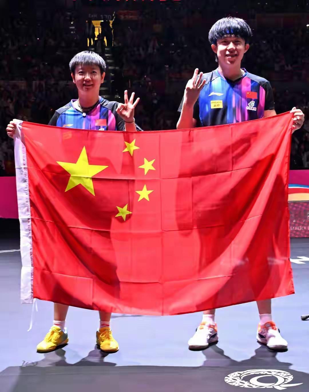 伦敦百年世乒赛，国乒男女队双双夺得冠军奖杯，以下五人受到王励勤主席的表扬：1