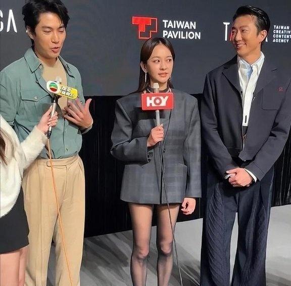 44岁陈意涵穿黑丝造型遭群嘲，隔天变回高中生模样，网友判若两人​​​