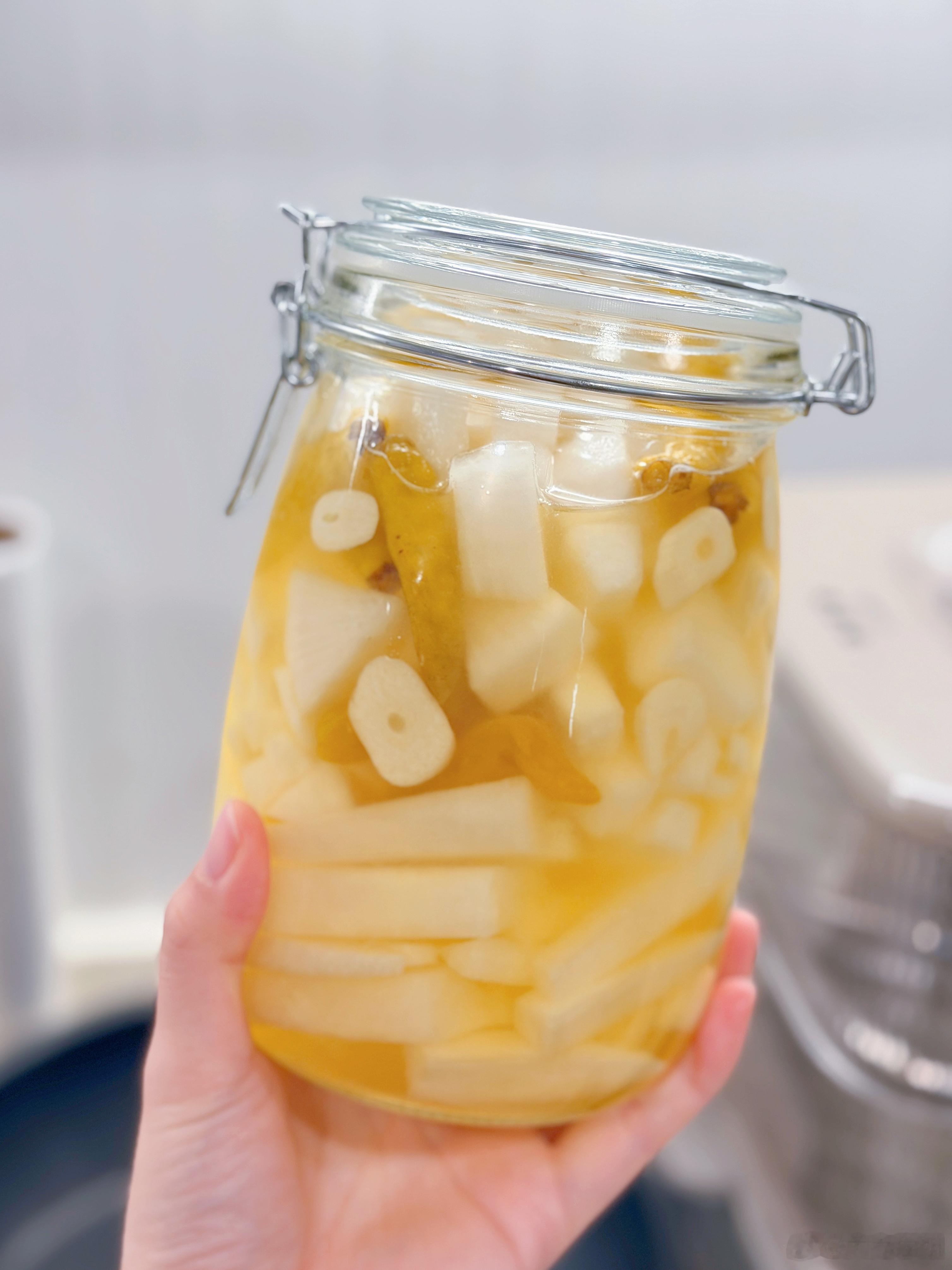 哈哈好久没做泡椒萝卜了整了一大罐等出差回来就能吃了