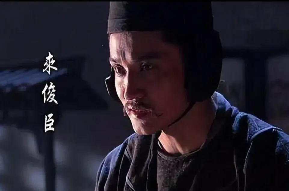 692年，酷吏来俊臣用带刺的鞭子抽打狄仁杰。狄仁杰见状立马认怂：“我是唐室旧臣，