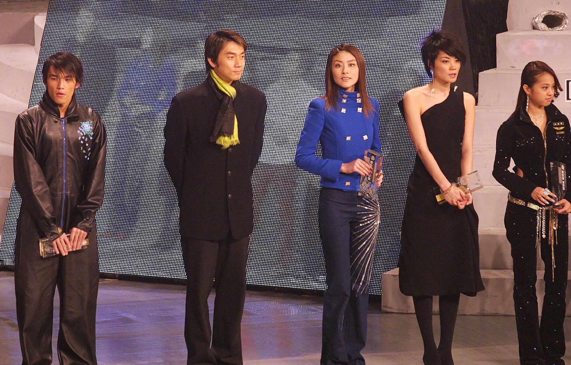 2002年的他们，王菲好高挑