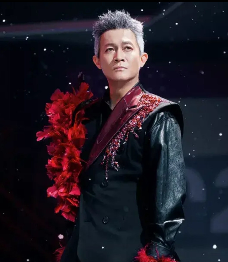 我宣布这才是获奖感言的天花板！杨志刚获得戏剧单元年度品质演员。他上台发言