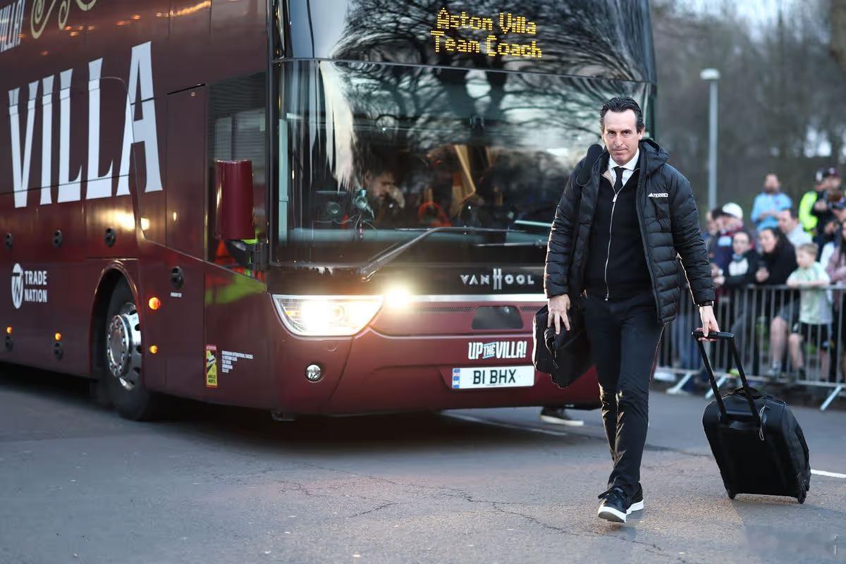 诺丁汉森林vs阿斯顿维拉森林的问题是穆里略、奥多伊两个主力因伤缺阵。中卫贾尔的