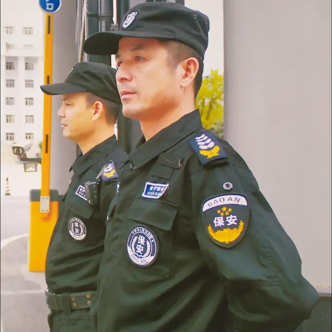 前天新来了一个保安，38岁，还没有结婚。大家问他说“当保安都是年龄大的人干的活，