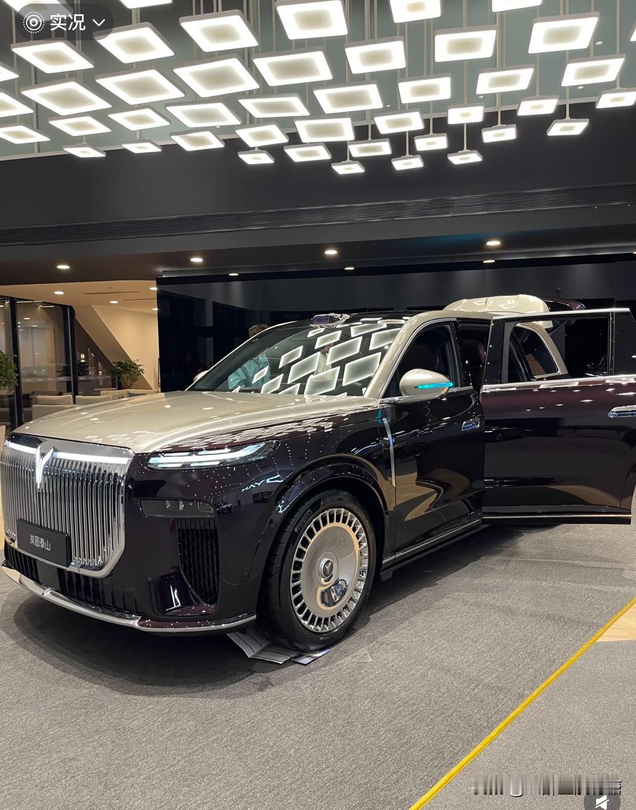 单位同事一家五口，想找台六座的SUV，看了极氪和岚图的大六座，再三考虑，最