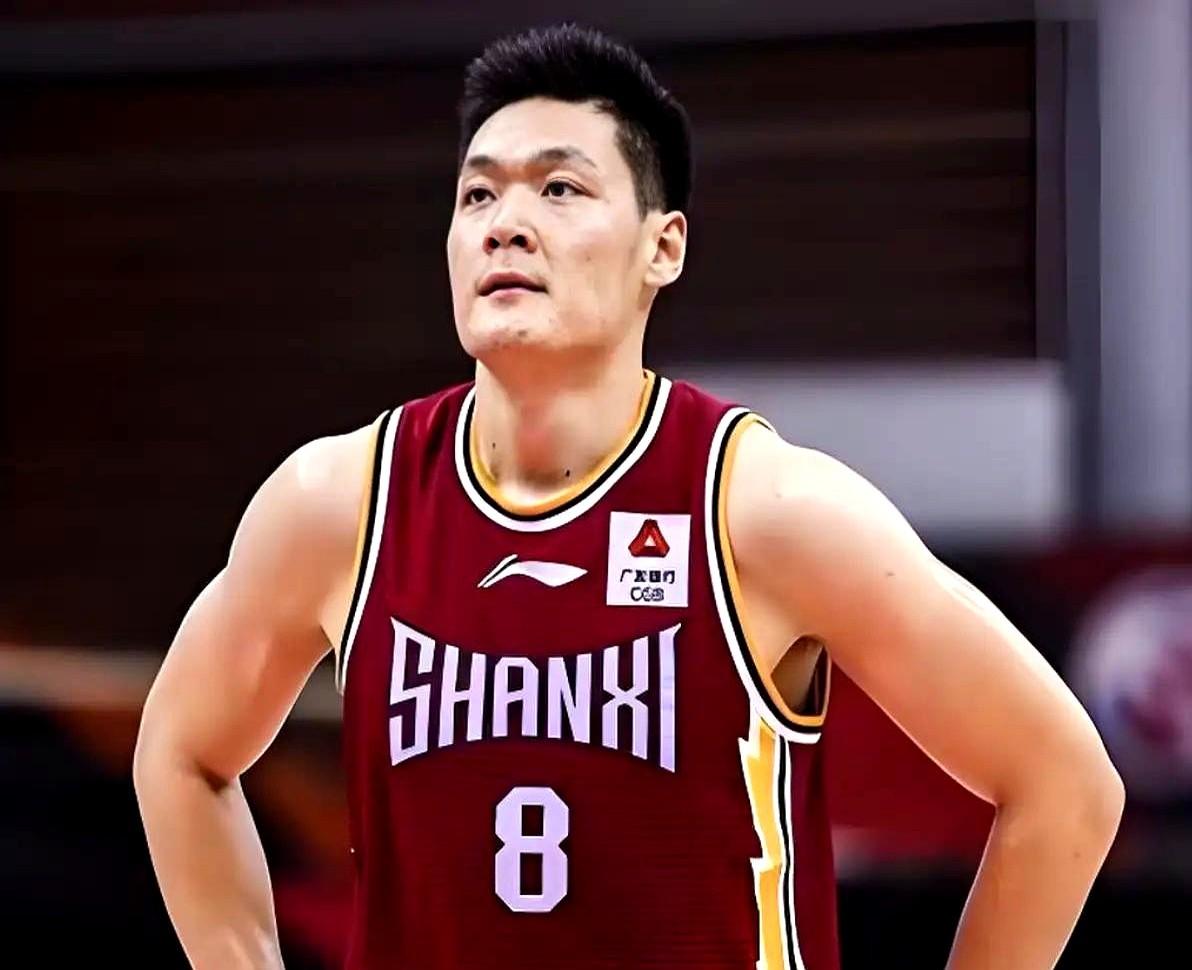 张宁不入国家队，是不兼容造成的。这一说法同样指向徐杰，认为球员在场上只需执行