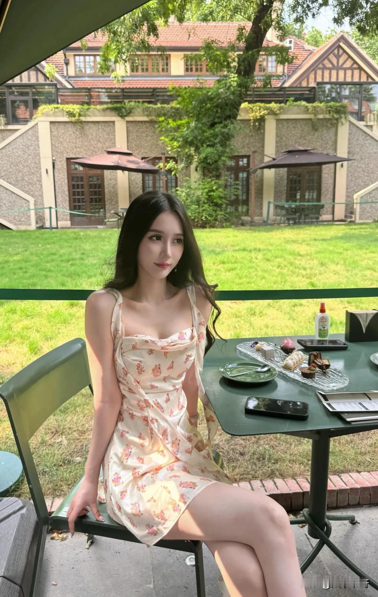 落落大方的美女佳作赏析
