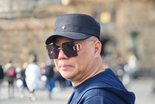 郭德纲，高调官宣！3月1日晚上，郭德纲突然在社交平台高调发文，字里行间却“阴阳怪