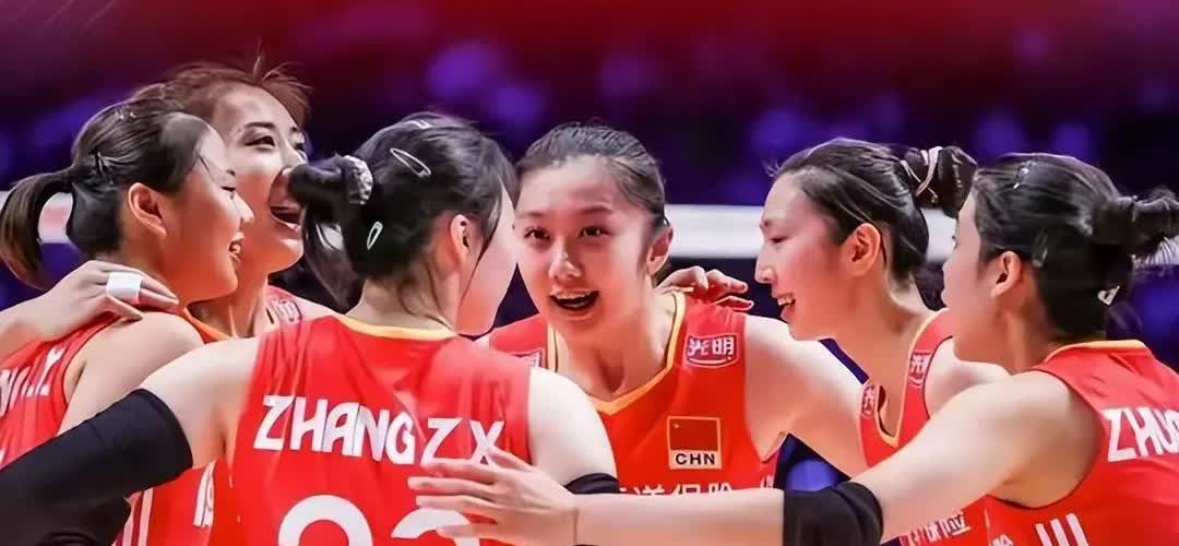 让江苏女排<em>俯首称臣</em>达七年之久的李盈莹，不幸踩在了自己挖的坑里伤筋动骨，至今半年有