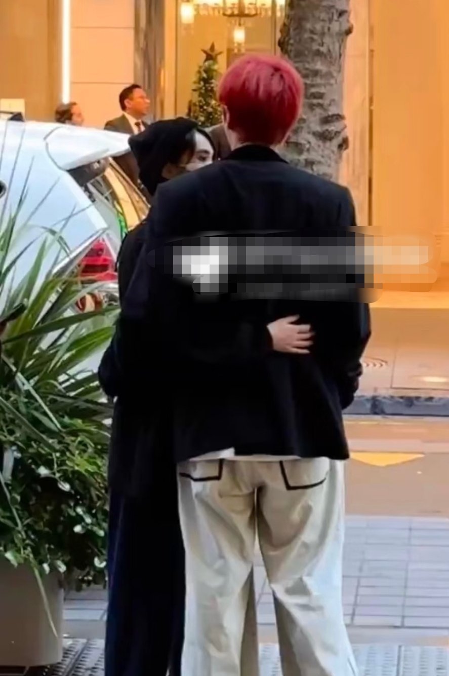 网友在新西兰偶遇李成浩和杨丞琳，好甜！他俩感情一直蛮好的。