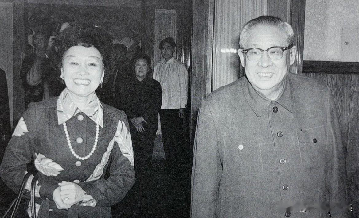 1981年1月，廖承志在北京会见他的外甥女、美国共和党全国少数民族委员会主席陈香