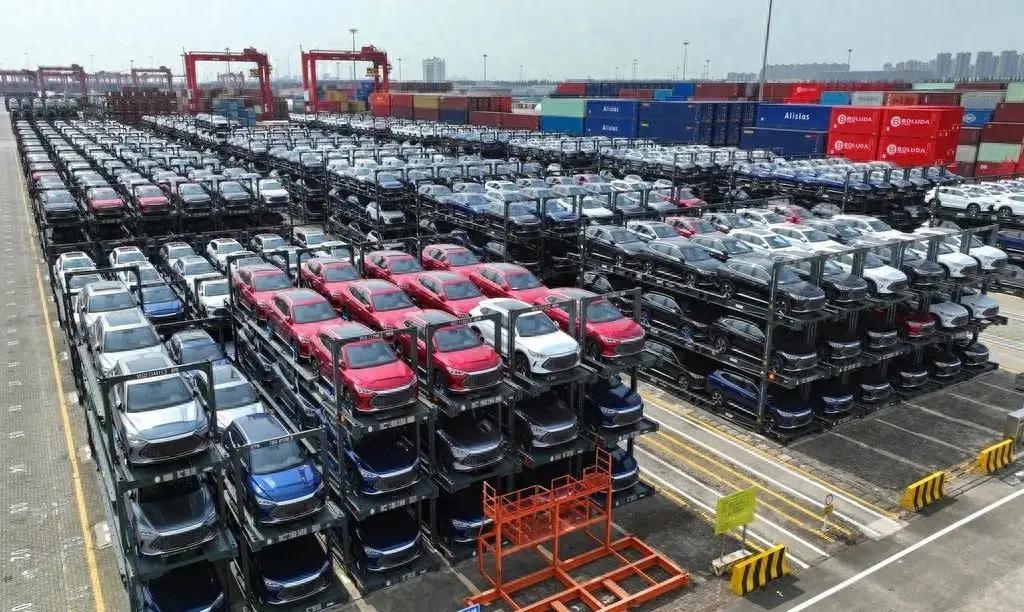 【彭博社：中国电动汽车出口量大幅增长】5月26日，彭博社报道称，中国电动汽车全