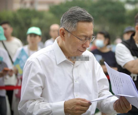 柯文哲终于松口表态了！就在大陆12日上午一口气抛出10项实打实的对台民生大礼包