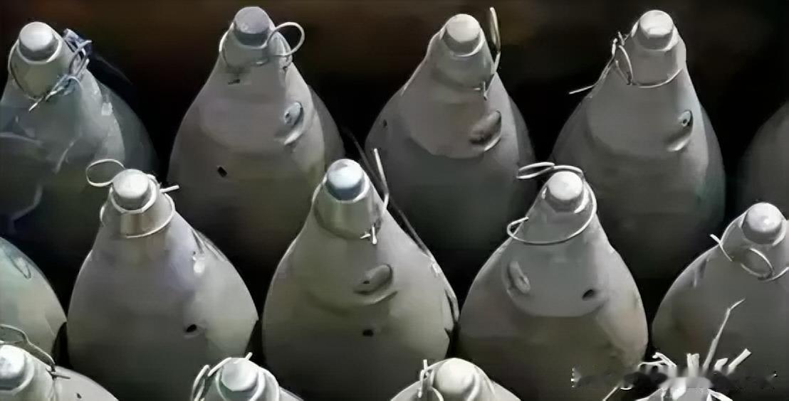 1938年，国军一团长发现友军遗弃的上万发炮弹，他没上报反而借来4门炮，一小时歼