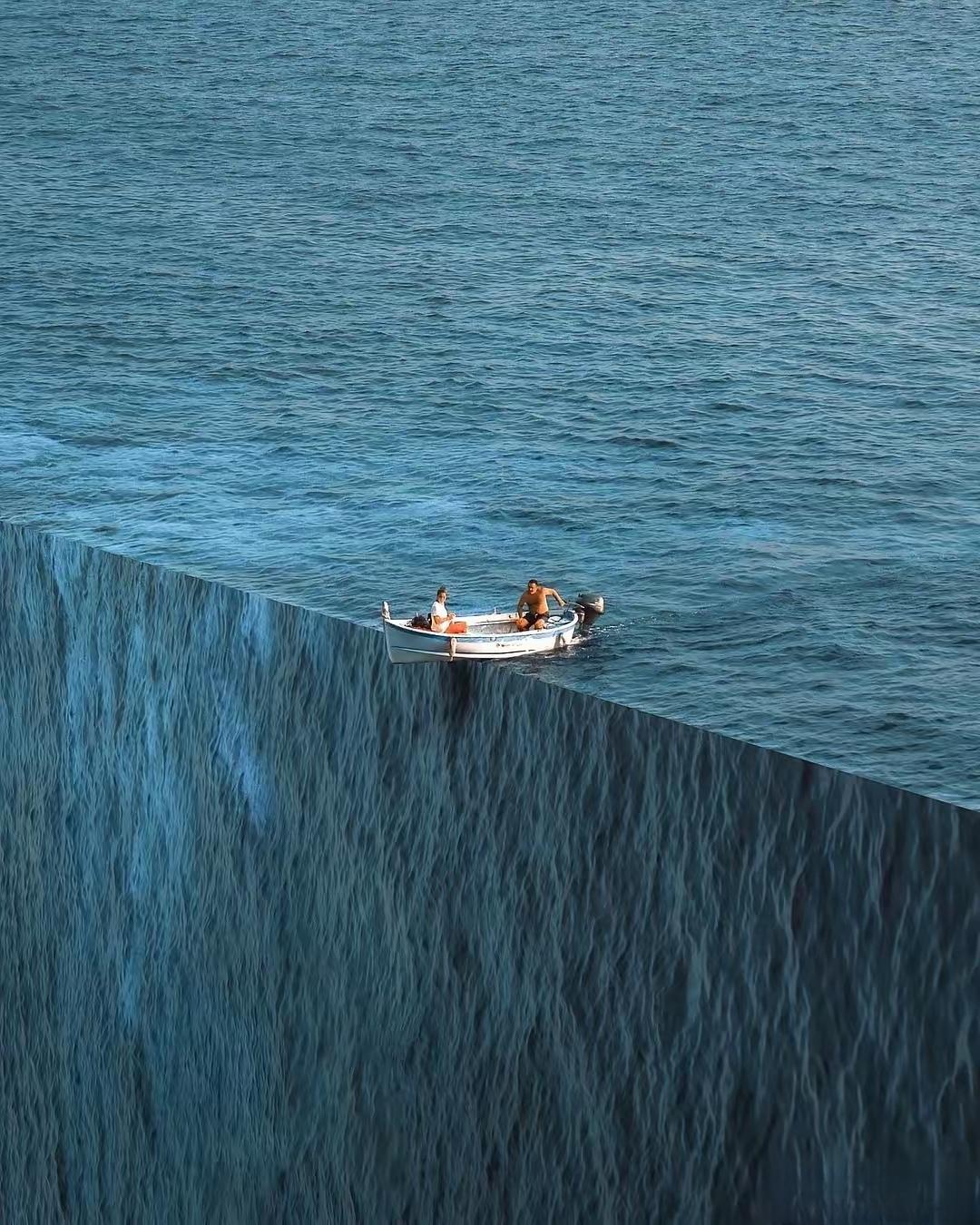 经济学家说：“你买一百克黄金，一千元一克买的，黄金跌到九百，你有点难过，其实没