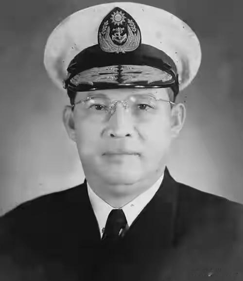 当年被嘲讽只能捡废铁建海军，如今中国战舰，铺满万里海疆1949年，长江口的