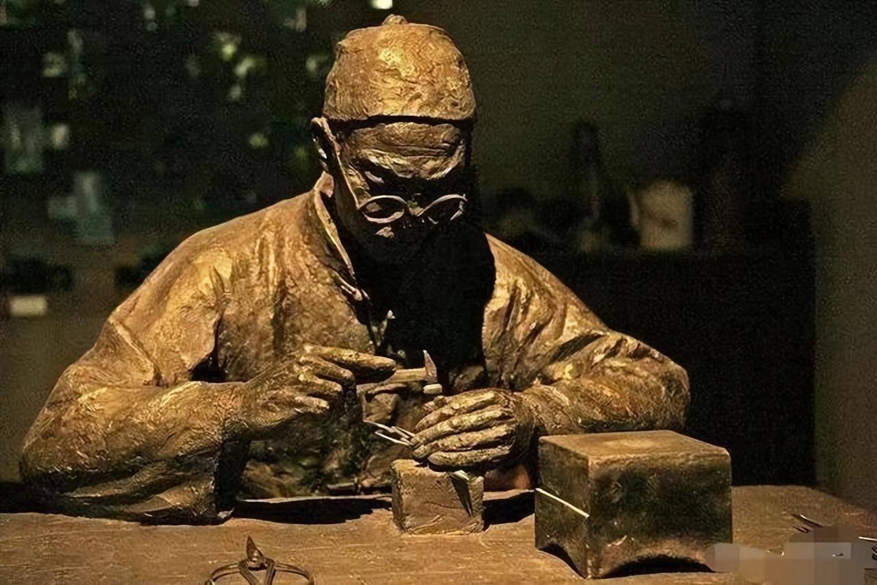 【张小泉名下浙A迈巴赫被拍卖】好好卖刀，不要买车。媒体报道，杭州张小泉集团有