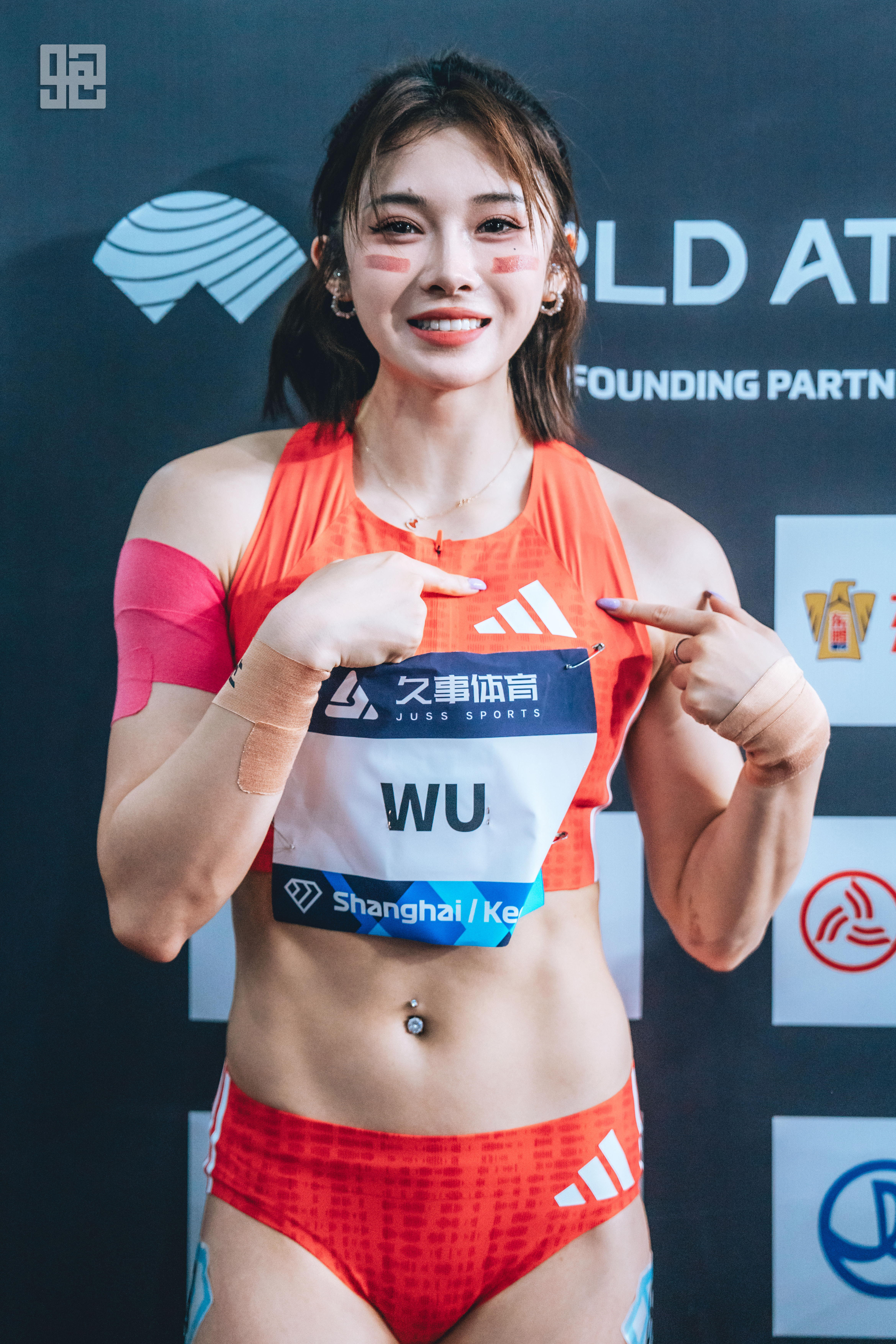 12秒96！钻石联赛柯桥站，吴艳妮100米栏打开13秒大关！98跑陪你聊跑步20
