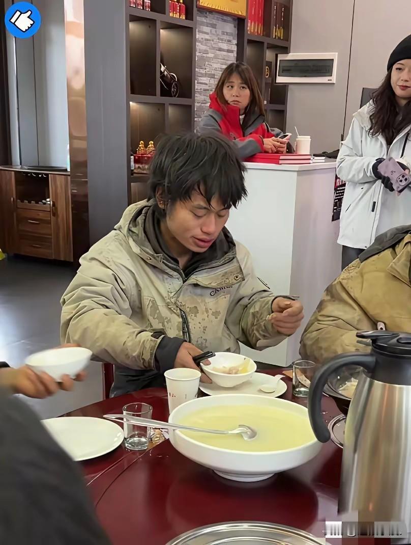 谁懂啊！七星山这场荒野求生简直成了大型真人秀，选手林北的操作真是让人笑不活了！